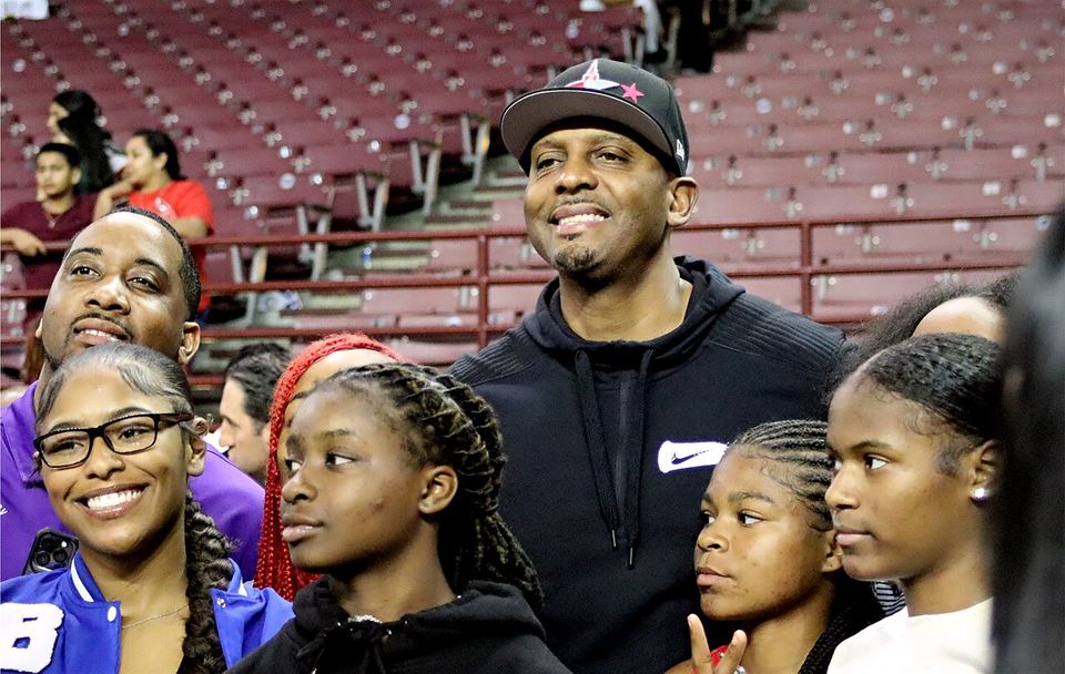 ng体育入口 · 夜赛现场